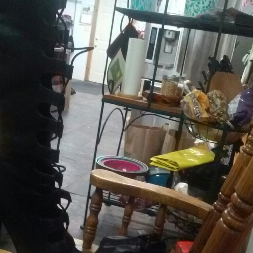 Highheeels - Picture 2 of 2